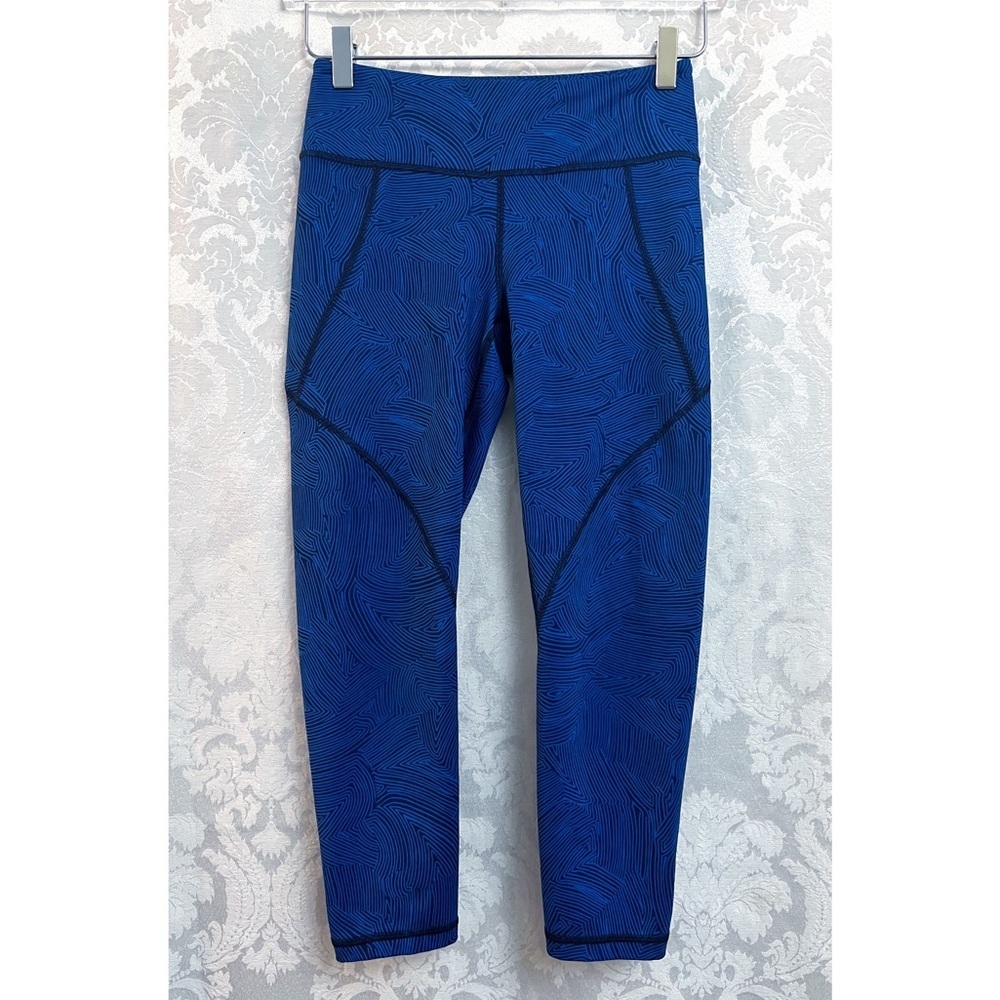 Patagonia Women’s Blue Patterned Centered Cropped Leggings Size S GUC Contoured - Picture 2 of 9